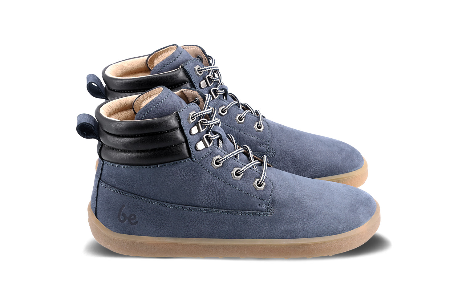 Barefoot scarpe Be Lenka Nevada Neo - Dark Blue.


.insulation-properies{display:flex}@media(max-width:991px){.insulation-properies{flex-direction:column}}﻿﻿﻿﻿﻿﻿

Stivali barefoot ideali per l'autunno e l'inverno mite.La nostra nuova suola in gomma antiscivolo offre un'eccellente protezione e aderenza durante la camminata su molte superfici.L’imbottitura alla caviglia offre calore e comfort, mentre il cinturino ti consentirà di indossarlo facilmente.I materiali utilizzati per la realizzazione di questa calzatura sono di prima qualità e vengono scelti e lavorati con precisione dai nostri abili calzolai per garantire il massimo comfort e la massima durata.L'ampia parte anteriore della scarpa consente alle dita dei piedi di muoversi liberamente, offrendo libertà di movimento e la sensazione unica delle calzature barefoot.Gli stivali Be Lenka Nevada NEO imitano perfettamente la camminata a piedi scalzi, proprio come vuole la natura.la suola antiscivolo con DeepGrip ti dà la massima stabilità e supporto
Caratteristiche delle calzature barefoot:
Ampio spazio per la punta del piedeSuola ultra-flessibileZero drop (suola piatta dal tallone alla punta)Leggerezza
Tipologia: calzatura da città