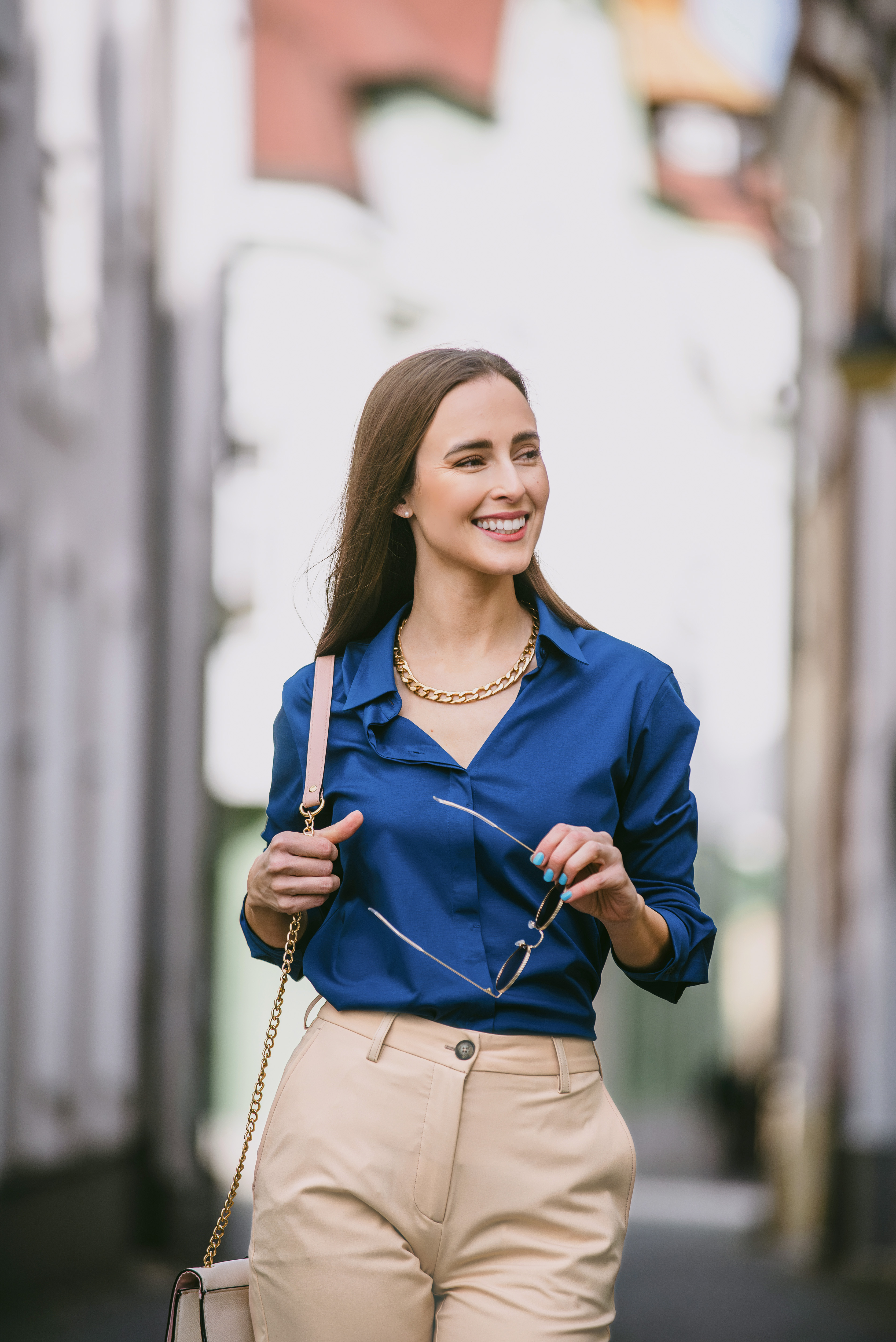 Camicia da donna Be Lenka Essentials - Navy.
100% cotone per il massimo comfortla maglia è parzialmente resistente agli odori grazie al trattamento antibattericoil materiale della maglia non perde la sua qualità anche dopo numerosi lavaggiLogo Be Lenka su tutti i bottoni e un bottone di riserva sull'etichettail capo perfetto per completare il tuo guardaroba
Caratteristiche:
trattamento superficiale antibatterico
La modella è alta 168 cm e indossa la taglia XS.