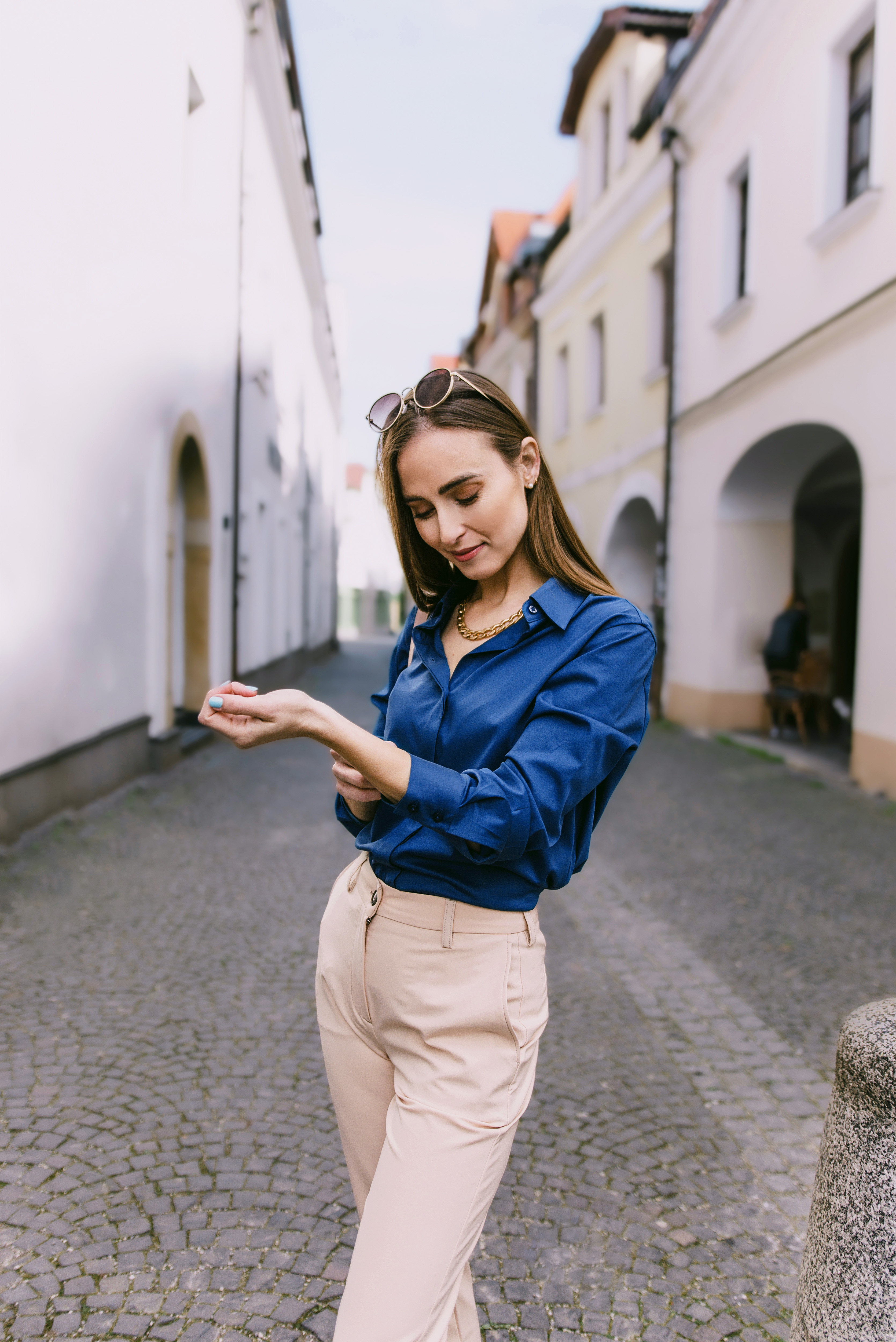 Camicia da donna Be Lenka Essentials - Navy.
100% cotone per il massimo comfortla maglia è parzialmente resistente agli odori grazie al trattamento antibattericoil materiale della maglia non perde la sua qualità anche dopo numerosi lavaggiLogo Be Lenka su tutti i bottoni e un bottone di riserva sull'etichettail capo perfetto per completare il tuo guardaroba
Caratteristiche:
trattamento superficiale antibatterico
La modella è alta 168 cm e indossa la taglia XS.