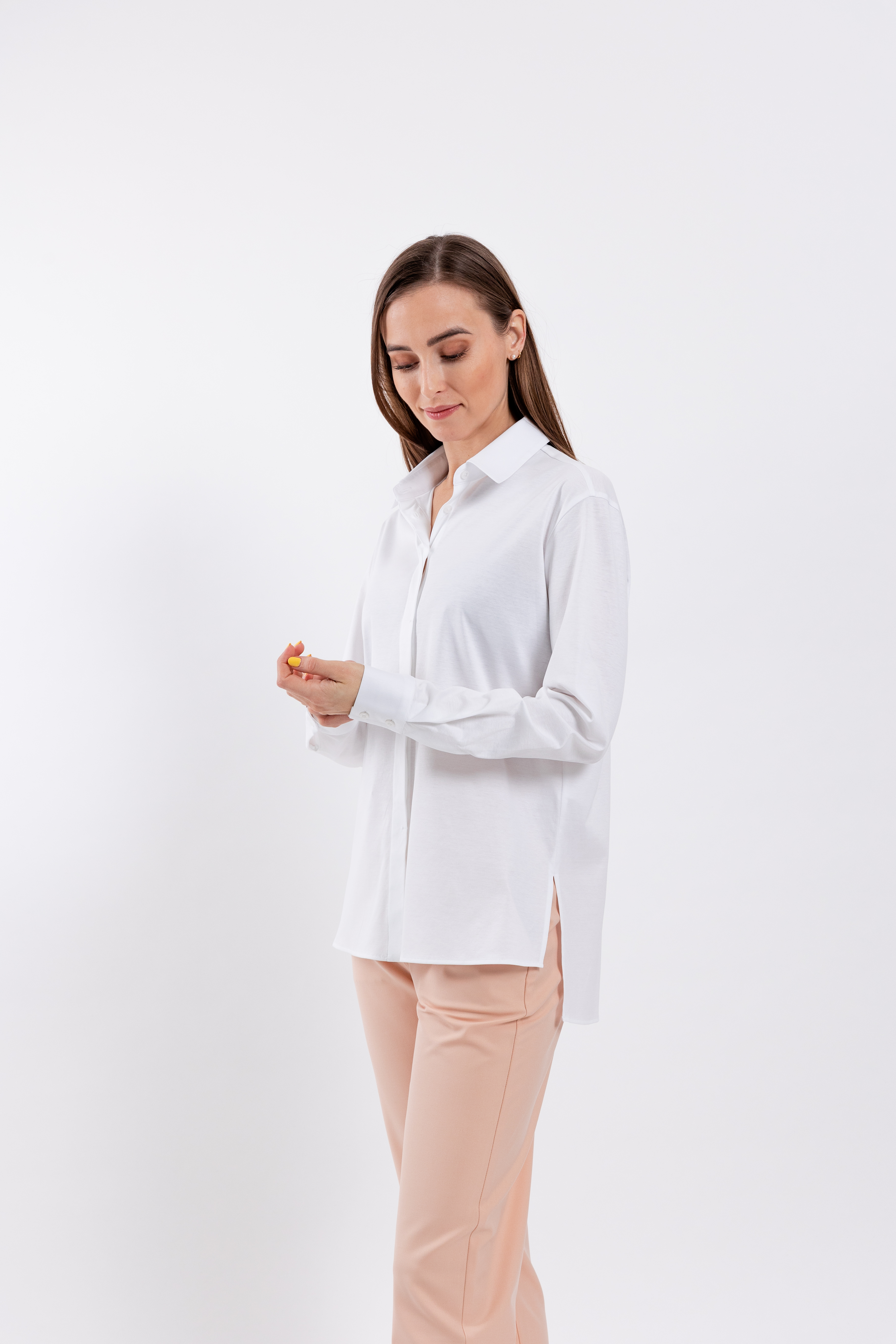 Camicia da donna Be Lenka Essentials - White.
100% cotone per il massimo comfortla maglia è parzialmente resistente agli odori grazie al trattamento antibattericoil materiale della maglia non perde la sua qualità anche dopo numerosi lavaggiLogo Be Lenka su tutti i bottoni e un bottone di riserva sull'etichettail capo perfetto per completare il tuo guardaroba
Caratteristiche:
trattamento superficiale antibatterico
La modella è alta 168 cm e indossa la taglia XS.