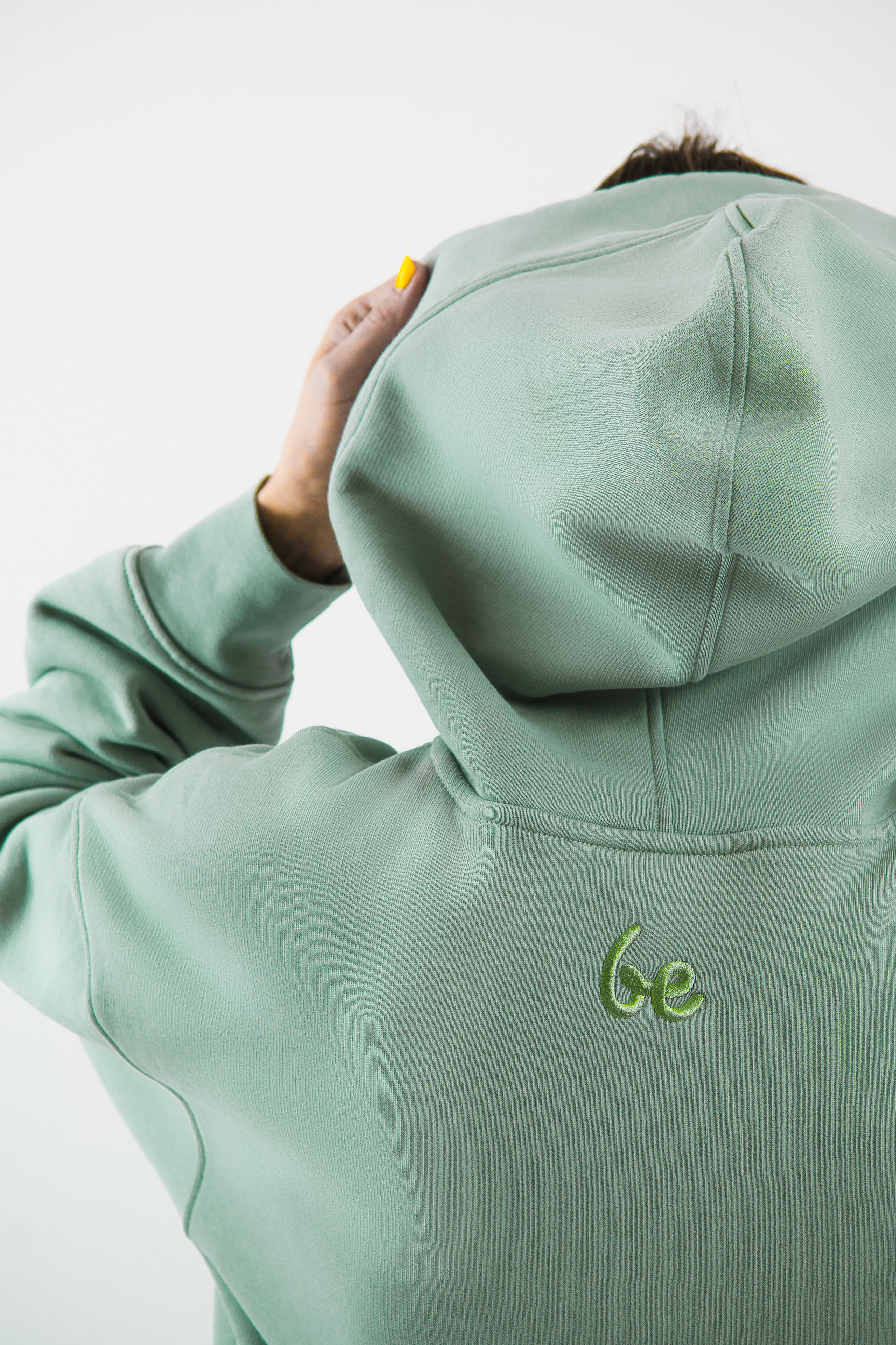 Felpa con cappuccio da donna Be Lenka Essentials - Pistachio Green.
Il 100% cotone allontana molto bene l'umiditàMateriale morbido e confortevole per l'uso quotidianoCuciture precise con attenzione ai dettaglila grammatura più alta della felpa garantisce longevità anche dopo numerosi lavaggidue tasche separate con logo Be Lenka ricamato
Caratteristiche:
trattamento superficiale antibattericoMateriale antirughemateriale idrorepellente
La modella è alta 168 cm e indossa la taglia XS.