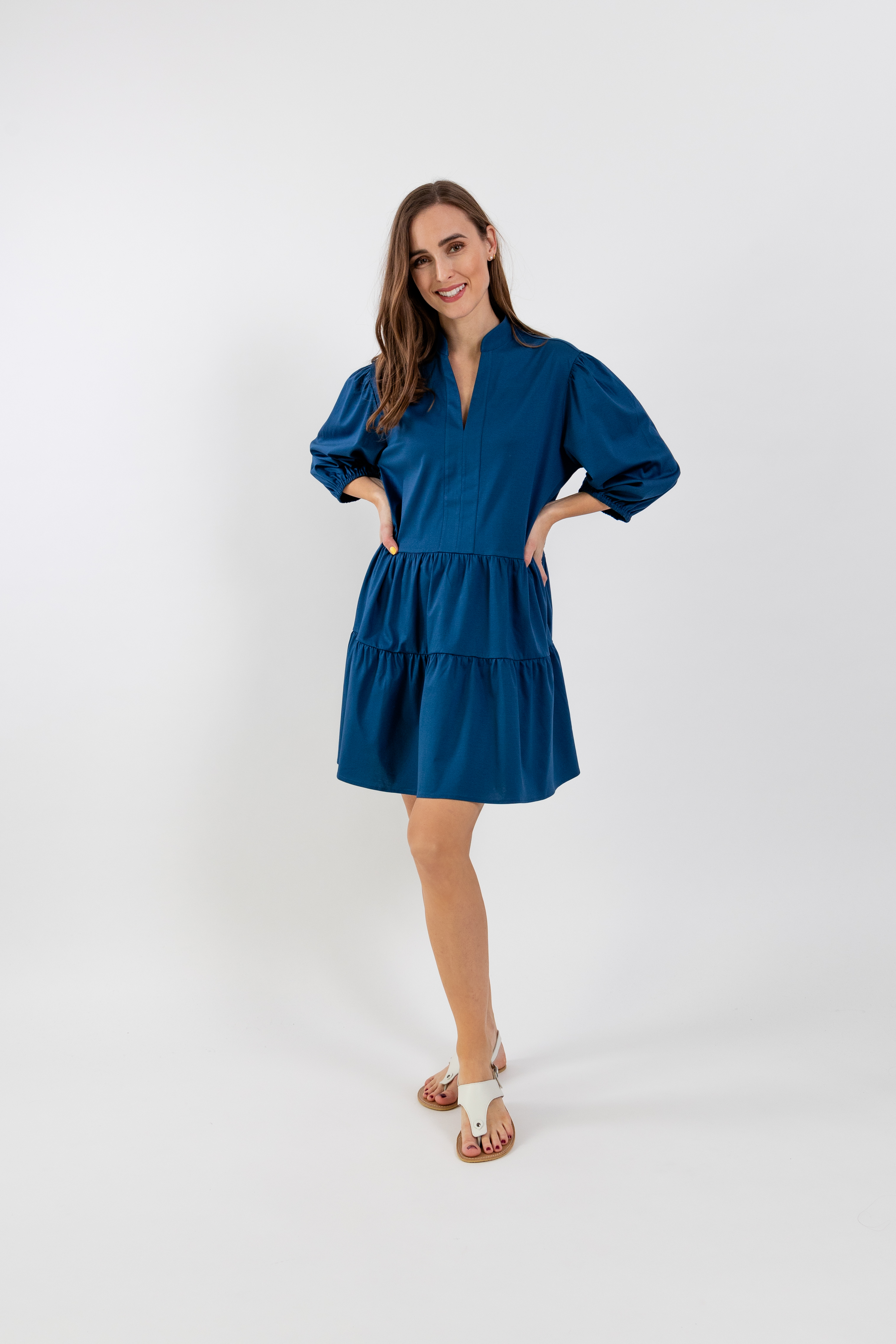 Chemisier da donna Be Lenka Essentials - Navy.
Il 100% cotone allontana molto bene l'umiditàl'abito mantiene la sua qualità anche dopo numerosi lavaggil'elasticità del materiale è garantita da una particolare tessitura dei fili di cotonela tecnologia interlock conferisce all'abito una lucentezza eleganteil capo ideale per completare il tuo guardaroba
Caratteristiche:
trattamento superficiale antibatterico
La modella è alta 168 cm e indossa la taglia XS/S.