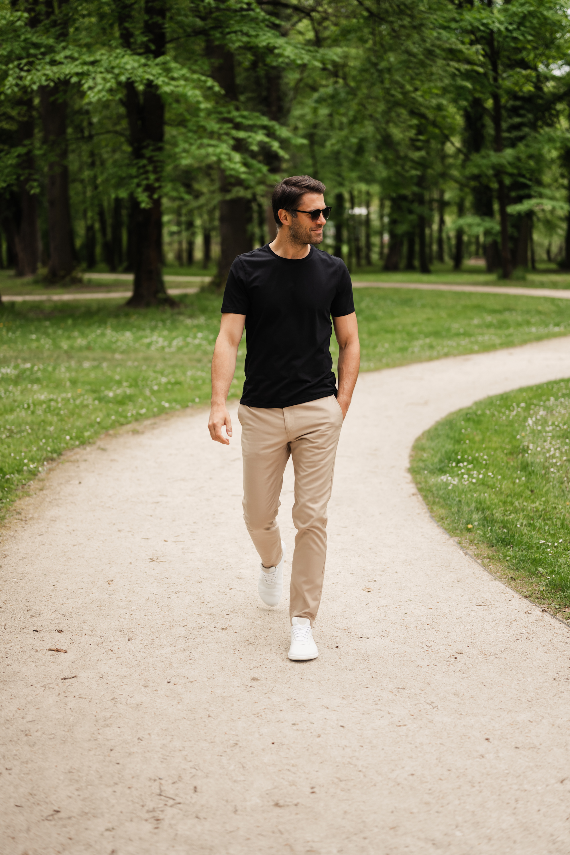 Camicia da uomo con girocollo Be Lenka Essentials - Jet Black.
Il cotone SUPIMA® è più resistente alla trazione e allo strappoil materiale della t-shirt non perde qualità anche dopo molti lavaggi e non fa pelucchitrattamento antibatterico, resistente alla crescita battericaperfetta combinazione di durata e solidità del coloret-shirt da uomo di alta qualità per la vita quotidiana e momenti speciali
Caratteristiche:
trattamento superficiale antibatterico
Il modello è alto 190 cm e indossa una taglia M.