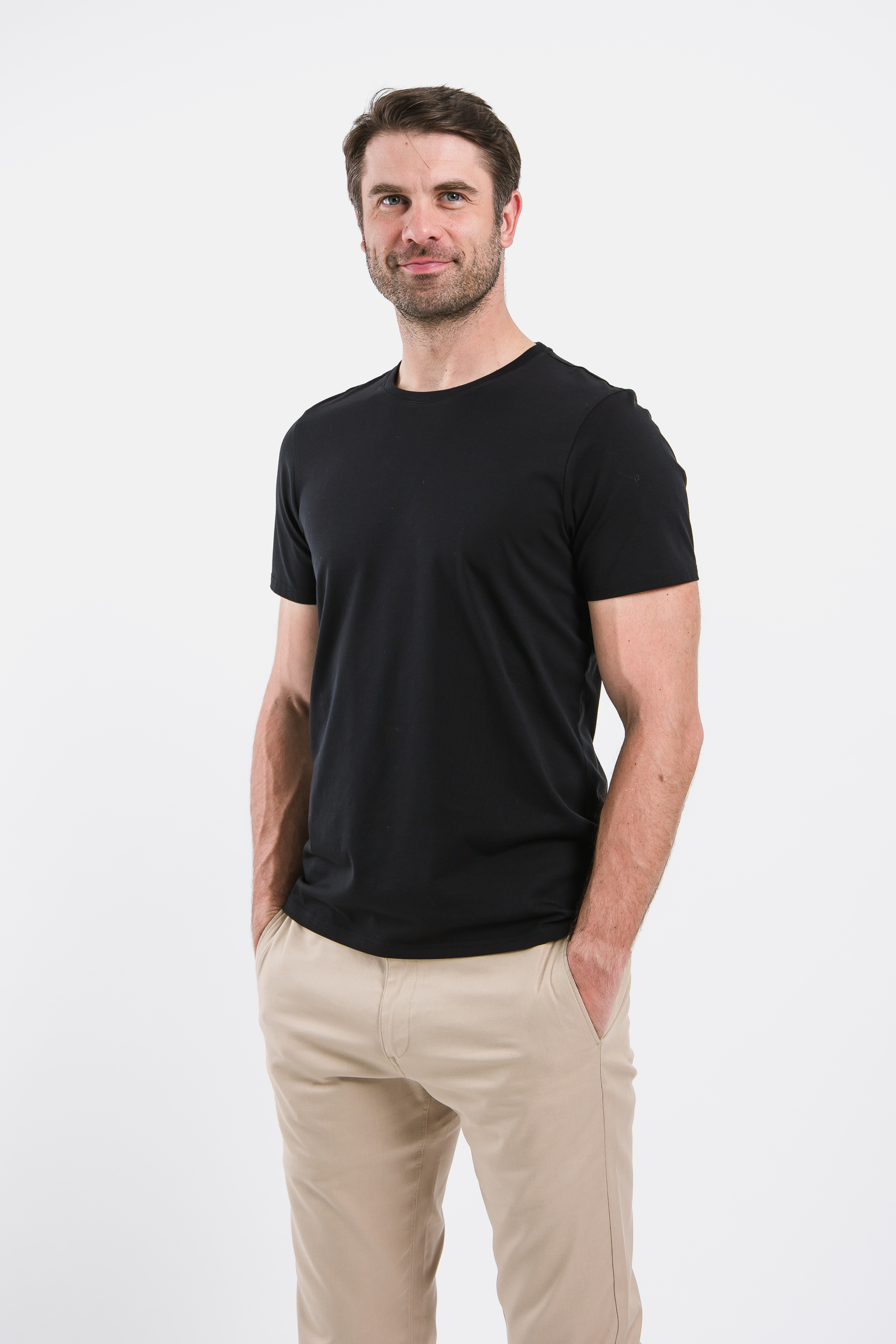 Camicia da uomo con girocollo Be Lenka Essentials - Jet Black.
Il cotone SUPIMA® è più resistente alla trazione e allo strappoil materiale della t-shirt non perde qualità anche dopo molti lavaggi e non fa pelucchitrattamento antibatterico, resistente alla crescita battericaperfetta combinazione di durata e solidità del coloret-shirt da uomo di alta qualità per la vita quotidiana e momenti speciali
Caratteristiche:
trattamento superficiale antibatterico
Il modello è alto 190 cm e indossa una taglia M.