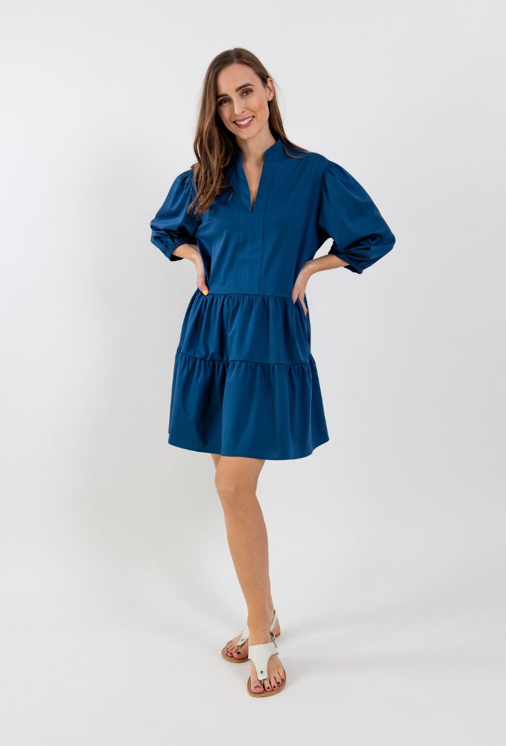 Chemisier da donna Be Lenka Essentials - Navy.
Il 100% cotone allontana molto bene l'umiditàl'abito mantiene la sua qualità anche dopo numerosi lavaggil'elasticità del materiale è garantita da una particolare tessitura dei fili di cotonela tecnologia interlock conferisce all'abito una lucentezza eleganteil capo ideale per completare il tuo guardaroba
Caratteristiche:
trattamento superficiale antibatterico
La modella è alta 168 cm e indossa la taglia XS/S.