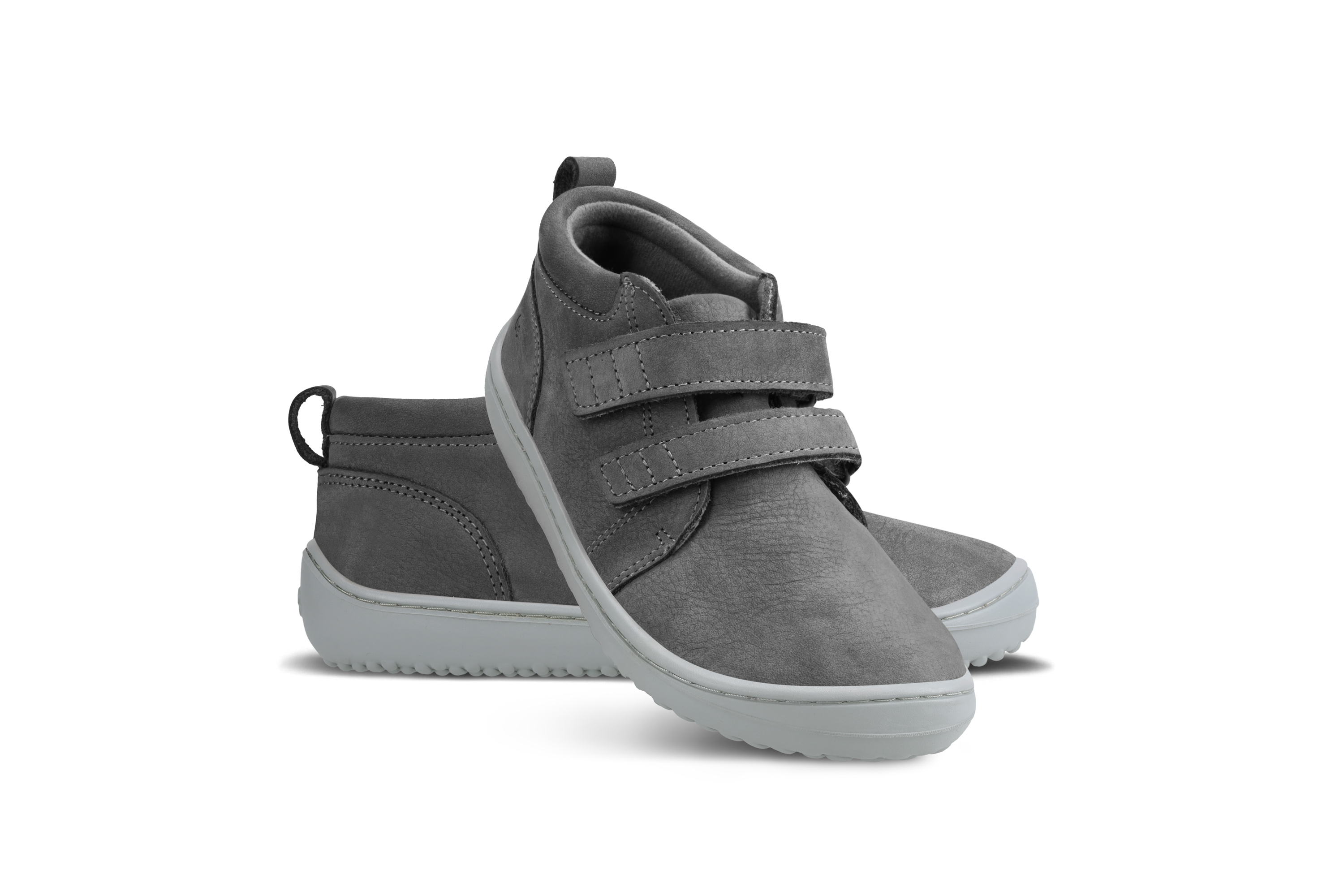 Barefoot scarpe bambini Be Lenka Play - Dark Grey.
  scarpe barefoot riproducono perfettamente la sensazione di camminare a piedi nudi come vorrebbe la natura  Suola ricucita per una maggior durata  La suola KidsComfort grazie al suo grip garantisce una perfetta stabilità  Tallone in pelle per un maggior comfort e resistenza  Fodera in tessuto piacevole al tatto  Nuova soletta rimovibile in cotone e PU riciclato  Logo di stile Be Lenka stampato
I vantaggi della scarpa Barefoot:
   Suola ultra flessibile   Zero drop (il tallone e la punta sono alla stessa altezza per una corretta postura)   Punta maggiorata per dita più rilassate   Scarpa leggera
Tipo: calzatura da città