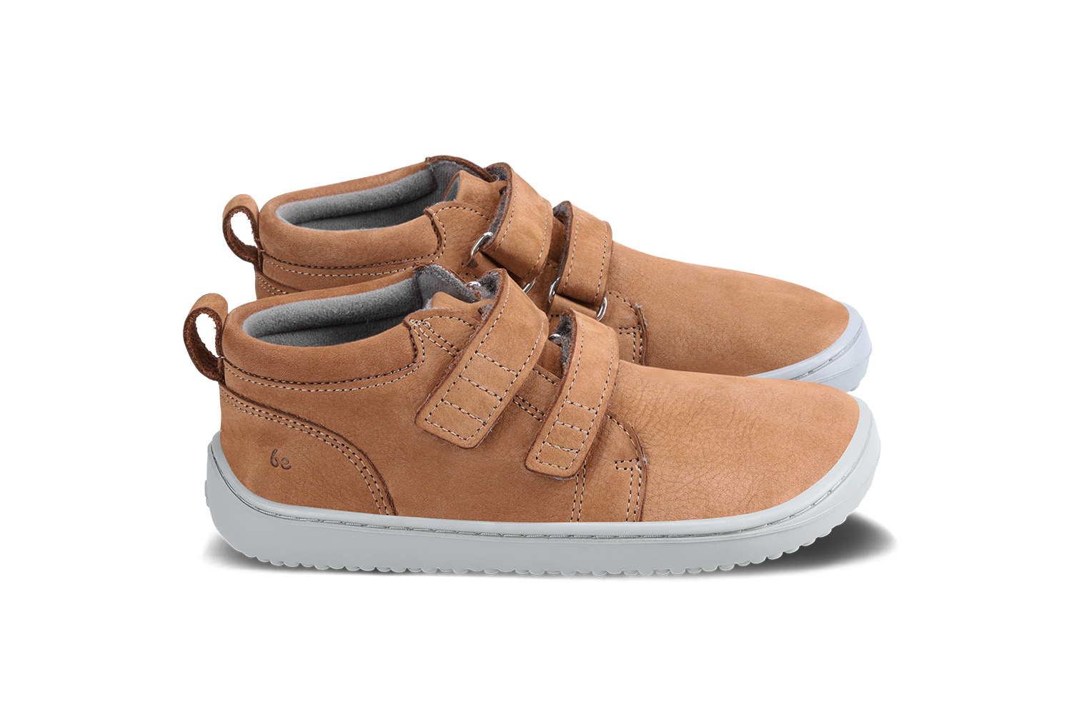 Barefoot scarpe bambini Be Lenka Play - Cognac.
  scarpe barefoot riproducono perfettamente la sensazione di camminare a piedi nudi come vorrebbe la natura  Suola ricucita per una maggior durata  La suola KidsComfort grazie al suo grip garantisce una perfetta stabilità  Tallone in pelle per un maggior comfort e resistenza  Fodera in tessuto piacevole al tatto  Nuova soletta rimovibile in cotone e PU riciclato  Logo di stile Be Lenka stampato
I vantaggi della scarpa Barefoot:
   Suola ultra flessibile   Zero drop (il tallone e la punta sono alla stessa altezza per una corretta postura)   Punta maggiorata per dita più rilassate   Scarpa leggera
Tipo: calzatura da città