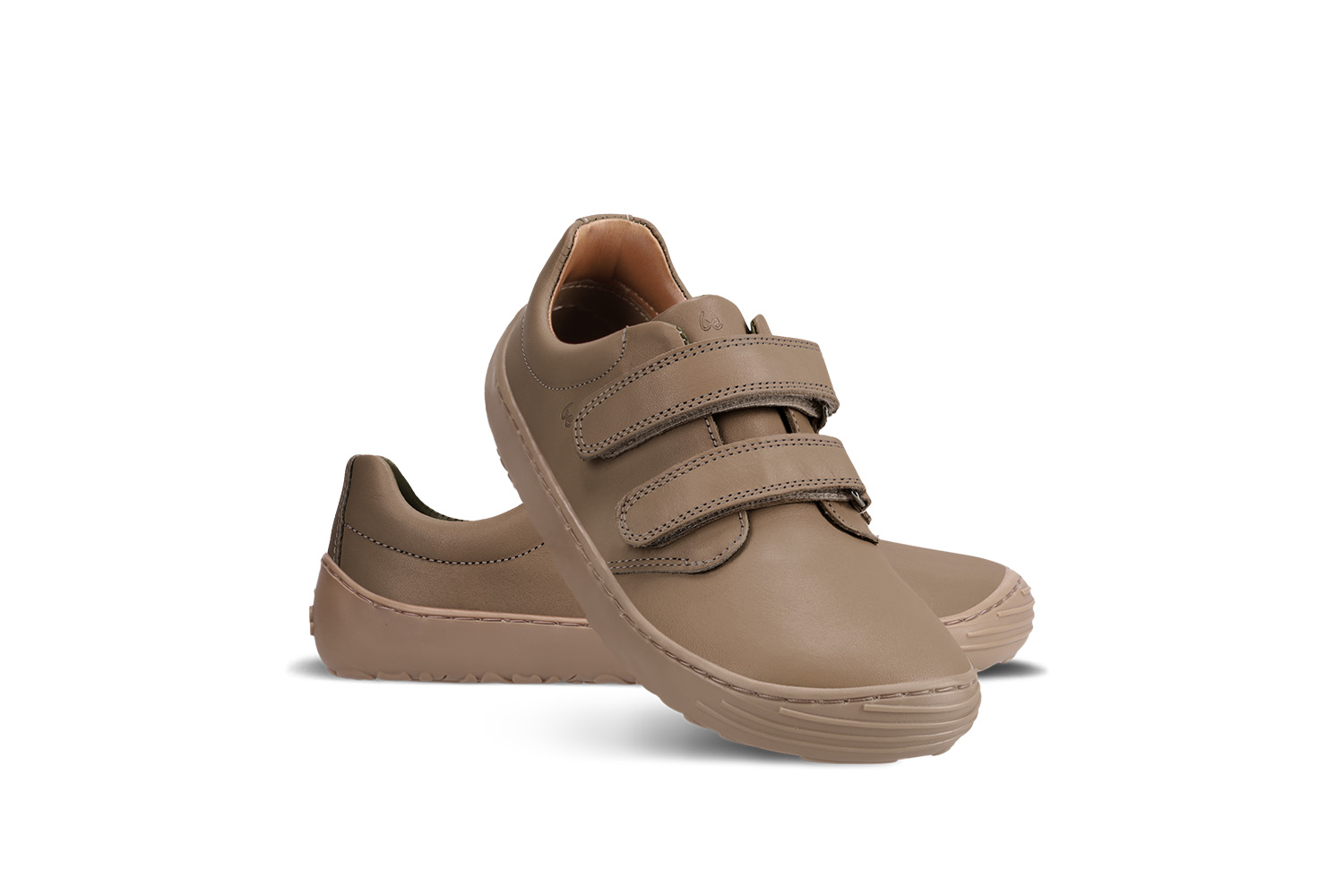 Barefoot scarpe bambini Be Lenka Bounce - All Brown.
  le scarpe barefoot riproducono perfettamente la sensazione di camminare a piedi nudi come vorrebbe la natura  suola ricucita per una maggiore durata  scarpe universali adatte anche alle occasioni speciali  suola KidsUltraGrip, per i modelli da bambino, con ottima aderenza e un design allegro  calzata pratica grazie al velcro  scarpe leggere in pelle nappa di qualità  logo di stile stampato “Be” sulla linguetta e sul velcro  soletta rimovibile che drena benissimo l’umidità
I vantaggi della scarpa Barefoot:
  Suola ultra flessibile  Zero drop: il tallone e la punta sono alla stessa altezza per una corretta postura  Punta maggiorata per dita più rilassate  Scarpa leggera
Tipo: calzatura da città