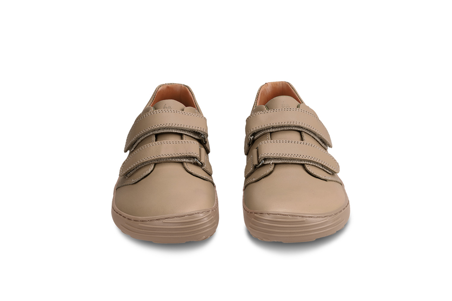 Barefoot scarpe bambini Be Lenka Bounce - All Brown.
  le scarpe barefoot riproducono perfettamente la sensazione di camminare a piedi nudi come vorrebbe la natura  suola ricucita per una maggiore durata  scarpe universali adatte anche alle occasioni speciali  suola KidsUltraGrip, per i modelli da bambino, con ottima aderenza e un design allegro  calzata pratica grazie al velcro  scarpe leggere in pelle nappa di qualità  logo di stile stampato “Be” sulla linguetta e sul velcro  soletta rimovibile che drena benissimo l’umidità
I vantaggi della scarpa Barefoot:
  Suola ultra flessibile  Zero drop: il tallone e la punta sono alla stessa altezza per una corretta postura  Punta maggiorata per dita più rilassate  Scarpa leggera
Tipo: calzatura da città