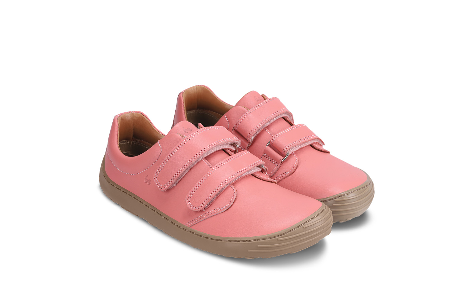 Barefoot scarpe bambini Be Lenka Bounce - Coral Pink.
  le scarpe barefoot riproducono perfettamente la sensazione di camminare a piedi nudi come vorrebbe la natura  suola ricucita per una maggiore durata  scarpe universali adatte anche alle occasioni speciali  suola KidsUltraGrip, per i modelli da bambino, con ottima aderenza e un design allegro  calzata pratica grazie al velcro  scarpe leggere in pelle nappa di qualità  logo di stile stampato “Be” sulla linguetta e sul velcro  soletta rimovibile che drena benissimo l’umidità
I vantaggi della scarpa Barefoot:
  Suola ultra flessibile  Zero drop: il tallone e la punta sono alla stessa altezza per una corretta postura  Punta maggiorata per dita più rilassate  Scarpa leggera
Tipo: calzatura da città