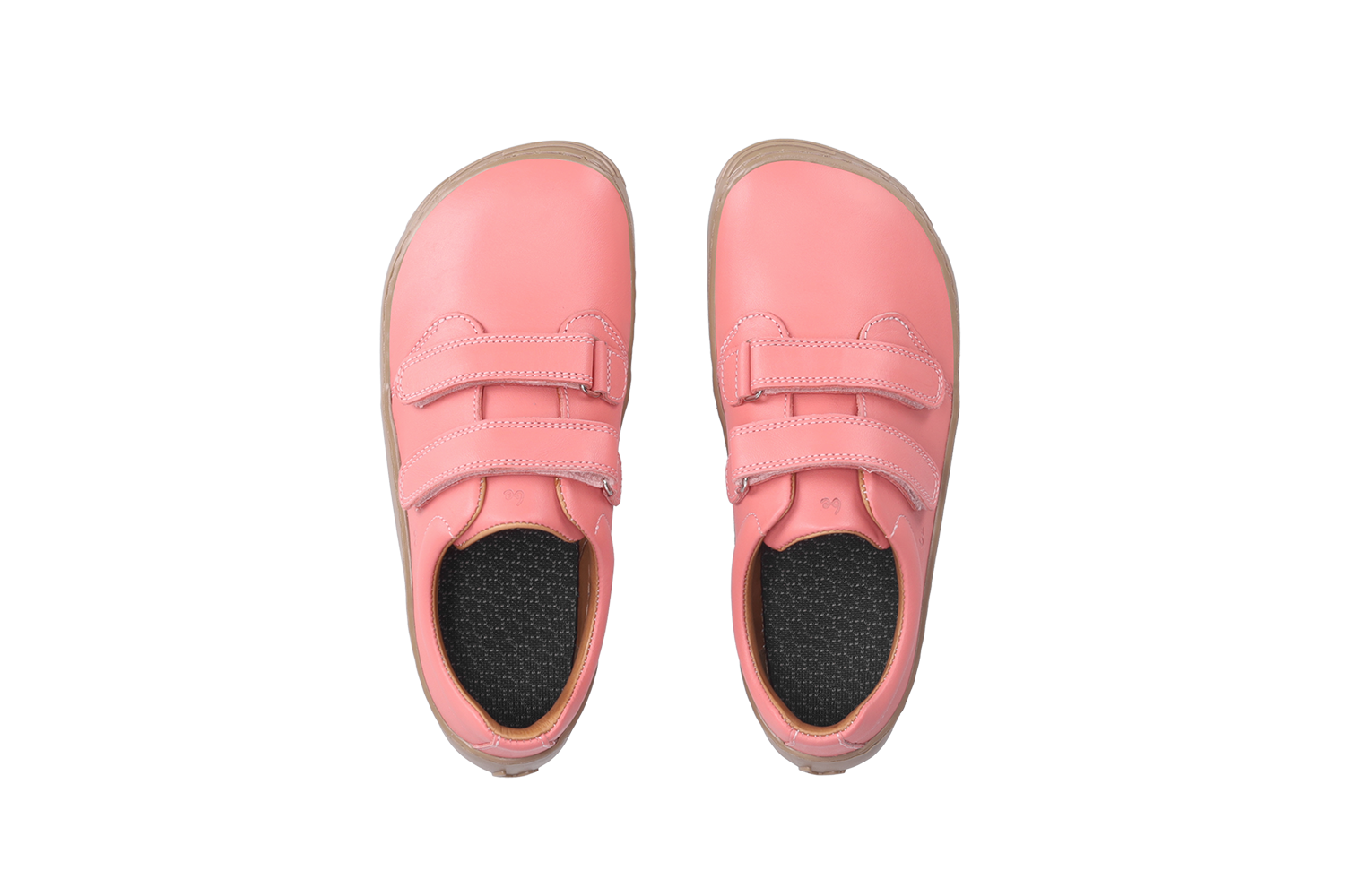 Barefoot scarpe bambini Be Lenka Bounce - Coral Pink.
  le scarpe barefoot riproducono perfettamente la sensazione di camminare a piedi nudi come vorrebbe la natura  suola ricucita per una maggiore durata  scarpe universali adatte anche alle occasioni speciali  suola KidsUltraGrip, per i modelli da bambino, con ottima aderenza e un design allegro  calzata pratica grazie al velcro  scarpe leggere in pelle nappa di qualità  logo di stile stampato “Be” sulla linguetta e sul velcro  soletta rimovibile che drena benissimo l’umidità
I vantaggi della scarpa Barefoot:
  Suola ultra flessibile  Zero drop: il tallone e la punta sono alla stessa altezza per una corretta postura  Punta maggiorata per dita più rilassate  Scarpa leggera
Tipo: calzatura da città