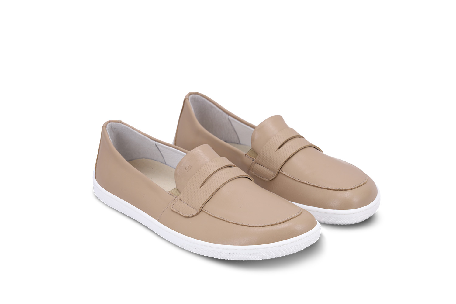 Barefoot Mocassini Be Lenka Buena - Latte Brown.
  design barefoot minimalista  calzata facile senza lacci, con l’elastico sulla linguetta  abbinabile facilmente con vari tipi di abbigliamento – elegante, sportivo o casual  suola ricucita EverydayComfort per una maggiore durata  confortevoli durante tutto il giorno  logo Be Lenka stampato leggermente sulla linguetta della scarpa
I vantaggi della scarpa Barefoot:
  Suola ultra flessibile  Zero drop: il tallone e la punta sono alla stessa altezza per una corretta postura  Punta maggiorata per dita più rilassate  Scarpa leggera
Tipo: calzatura da città