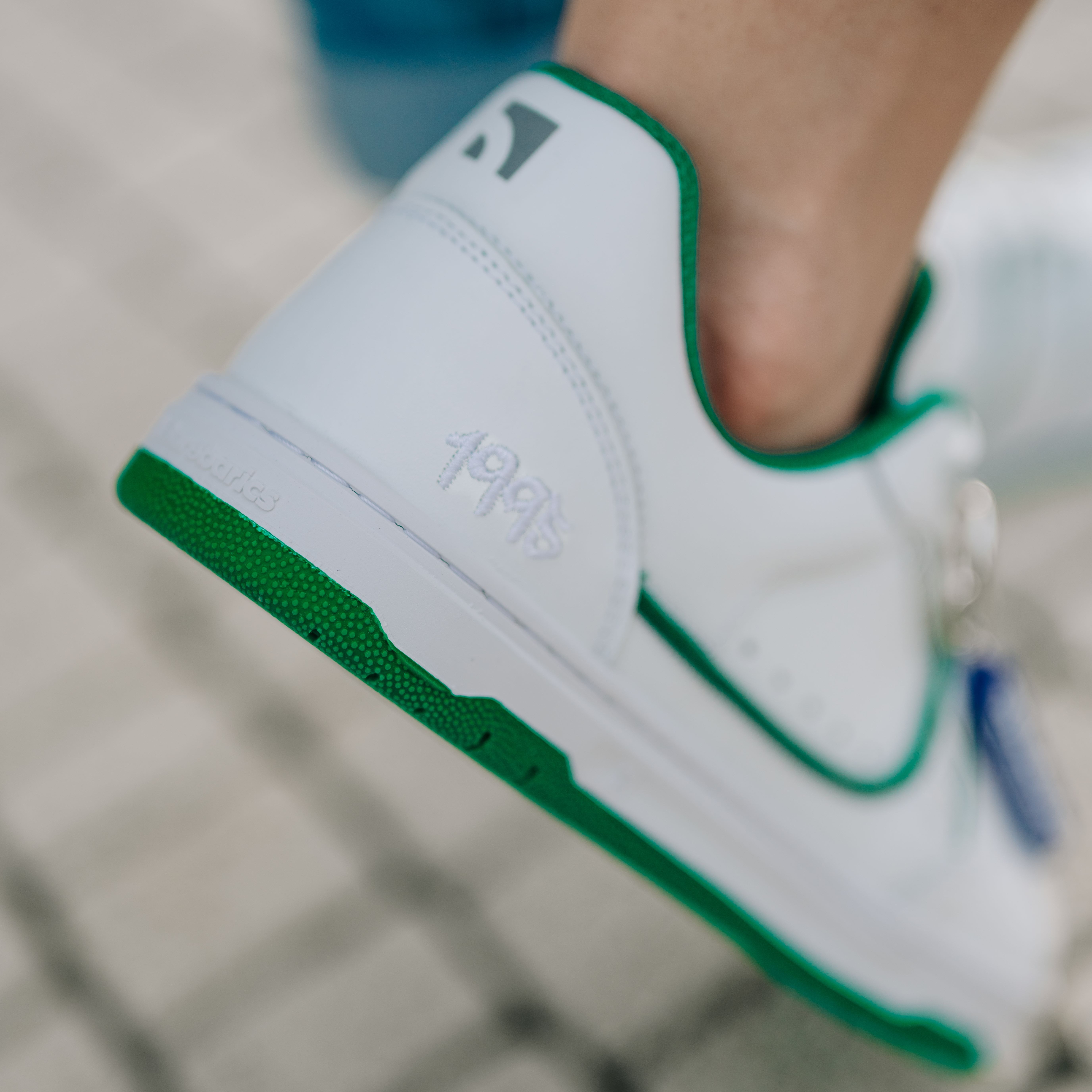 Barefoot Sneakers Barebarics Arise - White & Green.
La tomaia è di pelle nappa liscia di prima scelta.
Attributi Barefoot
Forma anatomica – le sneakers rispettano la forma dei piedi.
Più informazioni:
calzatura da cittàdesign urbano modernoprogettate e prodotte a mano in UE da materiali locali e sostenibiliottima resistenza e costanza dei colori dei materialidisponibili nelle taglie: 36-47 (secondo le misure europee)