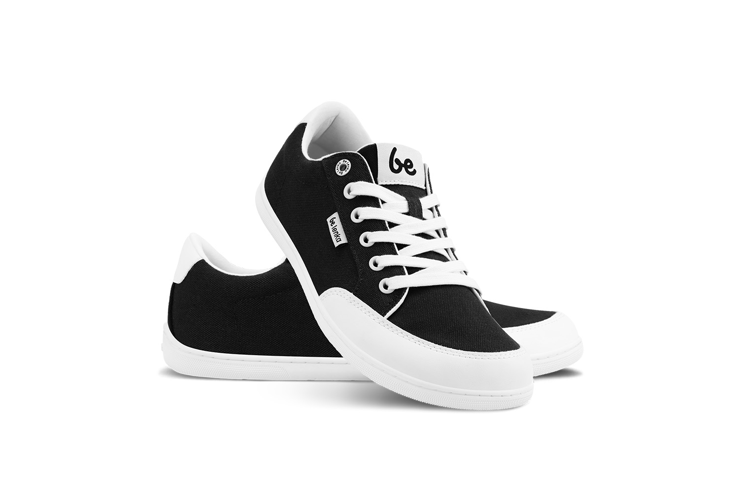 Barefoot scarpe Be Lenka Rebound - Black & White.





 scarpe estremamente leggere per tutti gli amanti del classico urbano  suola ricucita EverydayComfort Neo per una durata più lunga delle scarpe  logo in tessuto sulla linguetta e sulla tomaia delle sneakers due piccole aperture nella parte interna per l’aerazione

Vantaggi delle scarpe barefoot:
riproducono perfettamente la camminata a piedi nudila forma anatomica fornisce lo spazio sufficiente per le dita lo zero drop della suola mantiene il tallone e la punta alla stessa altezza per una corretta posturala suola, con lo spessore di 5 mm, stimola le terminazioni nervose dei piedii materiali flessibili garantiscono una migliore funzionalità dei muscoli e dei tendini del piedela leggerezza delle scarpe previene la stanchezza delle gambe
Tipo: calzatura da città