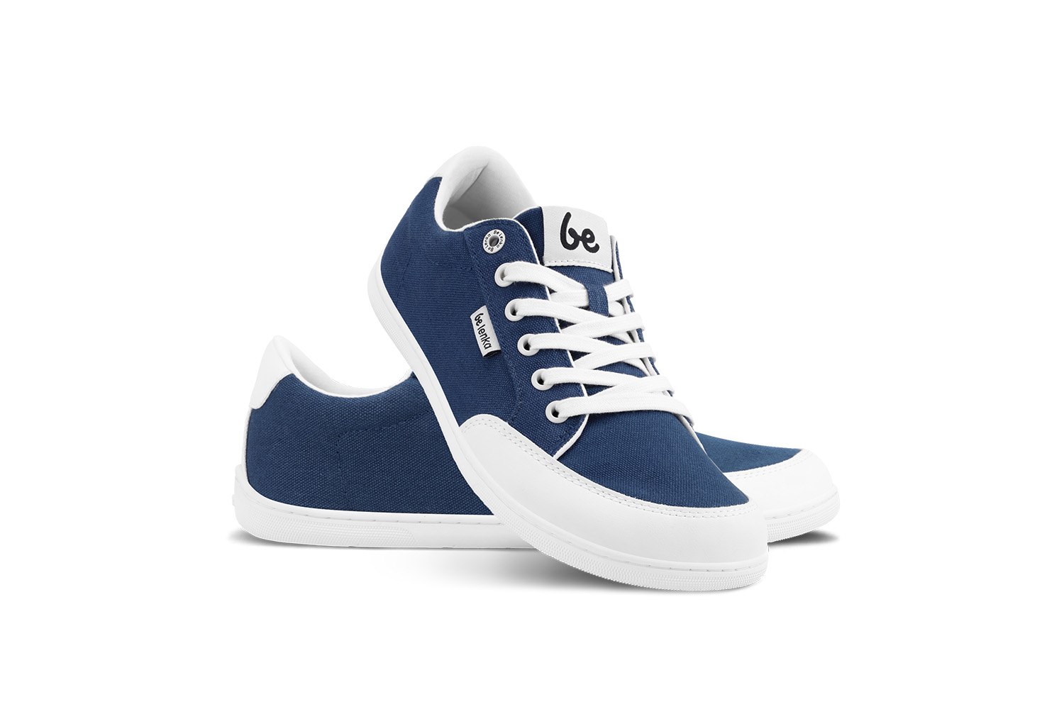 Barefoot scarpe Be Lenka Rebound - Dark Blue & White.





 scarpe estremamente leggere per tutti gli amanti del classico urbano  suola ricucita EverydayComfort Neo per una durata più lunga delle scarpe  logo in tessuto sulla linguetta e sulla tomaia delle sneakers due piccole aperture nella parte interna per l’aerazione

Vantaggi delle scarpe barefoot:
riproducono perfettamente la camminata a piedi nudila forma anatomica fornisce lo spazio sufficiente per le dita lo zero drop della suola mantiene il tallone e la punta alla stessa altezza per una corretta posturala suola, con lo spessore di 5 mm, stimola le terminazioni nervose dei piedii materiali flessibili garantiscono una migliore funzionalità dei muscoli e dei tendini del piedela leggerezza delle scarpe previene la stanchezza delle gambe
Tipo: calzatura da città