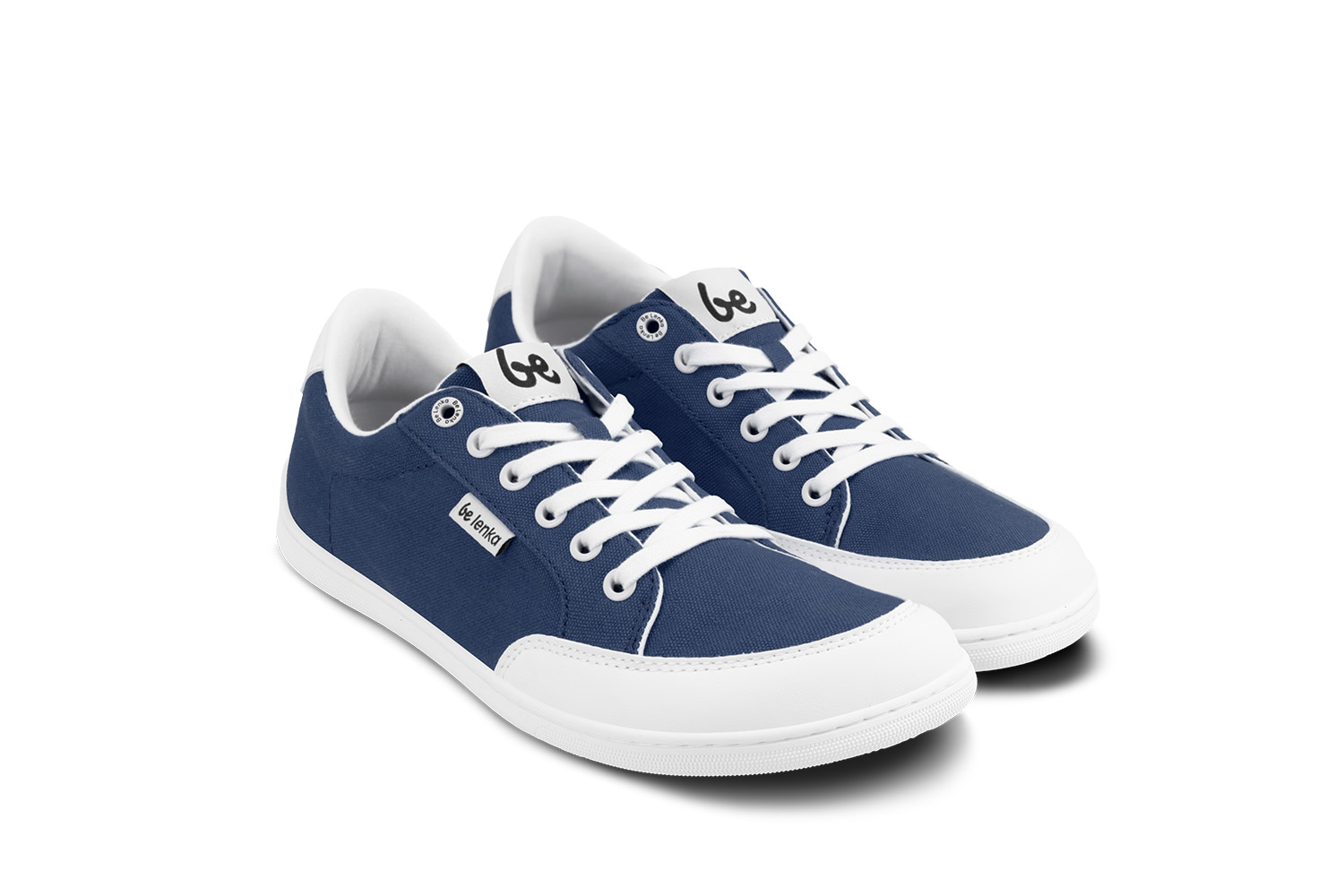 Barefoot scarpe Be Lenka Rebound - Dark Blue & White.





 scarpe estremamente leggere per tutti gli amanti del classico urbano  suola ricucita EverydayComfort Neo per una durata più lunga delle scarpe  logo in tessuto sulla linguetta e sulla tomaia delle sneakers due piccole aperture nella parte interna per l’aerazione

Vantaggi delle scarpe barefoot:
riproducono perfettamente la camminata a piedi nudila forma anatomica fornisce lo spazio sufficiente per le dita lo zero drop della suola mantiene il tallone e la punta alla stessa altezza per una corretta posturala suola, con lo spessore di 5 mm, stimola le terminazioni nervose dei piedii materiali flessibili garantiscono una migliore funzionalità dei muscoli e dei tendini del piedela leggerezza delle scarpe previene la stanchezza delle gambe
Tipo: calzatura da città