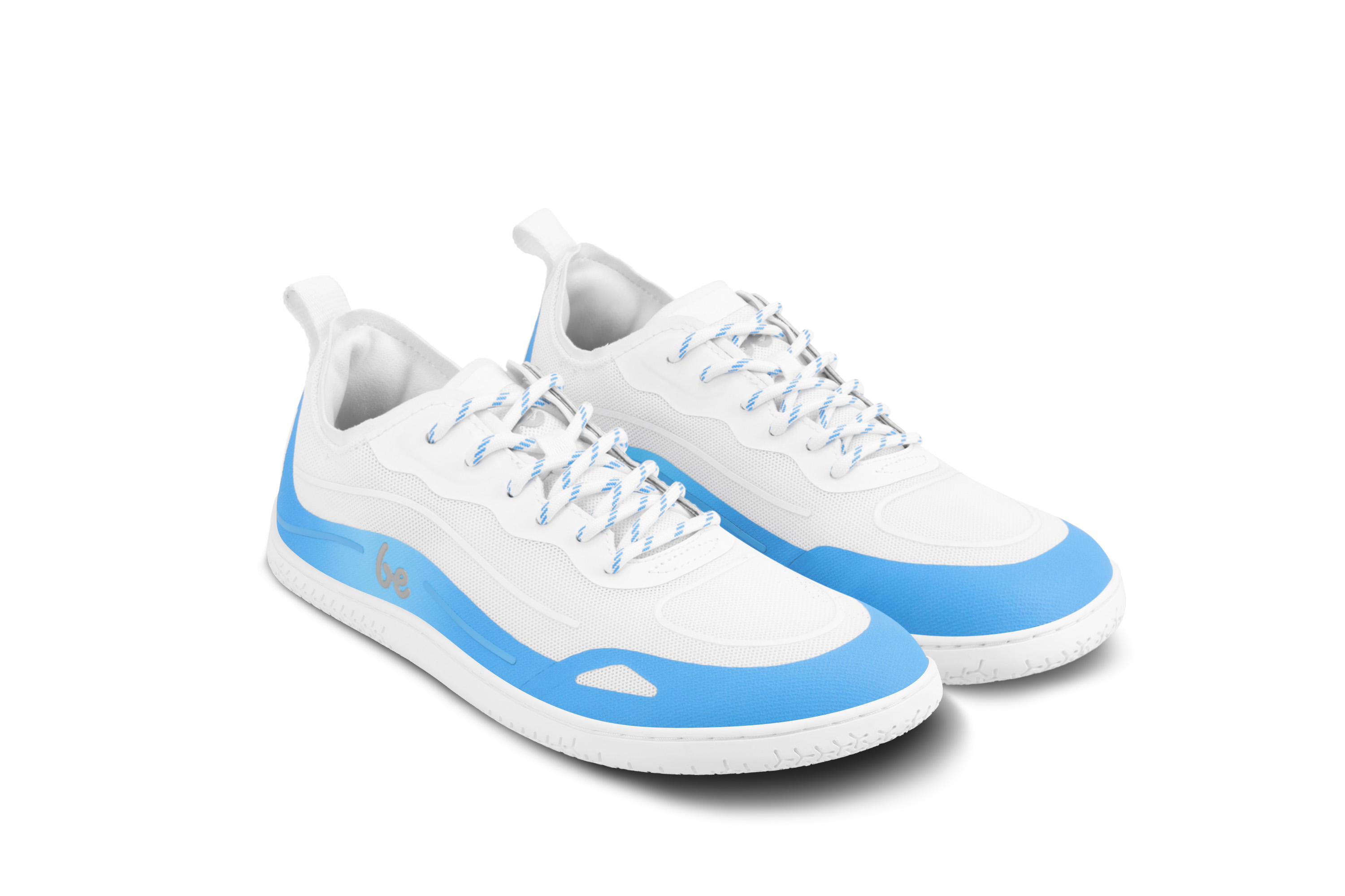 Barefoot scarpe Be Lenka Velocity - Blue.




Scarpe estremamente leggere per tutti gli amanti del movimento  Suola ricucita ActiveGrip Neo per una durata più lunga delle scarpe Logo Be Lenka in 3D di stile sulla tomaia della scarpa  Laccetto pratico grazie al quale fissate facilmente questo modello allo zaino   Morbida fodera piacevole al tattoLa soletta antibatterica drena bene l’umiditàLe scarpe non sono destinate ad attività sportive intensive come ad esempio la corsa

Vantaggi delle scarpe barefoot:
riproducono perfettamente la camminata a piedi nudila forma anatomica offre uno spazio generoso per le ditalo zero drop della suola mantiene il tallone e la punta alla stessa altezza per una corretta postura del corpola suola, dello spessore di 5 mm, stimola le terminazioni nervose del piedei materiali flessibili garantiscono una migliore funzionalità dei muscoli e dei tendinila leggerezza previene la stanchezza dei piedi
Tipo: calzatura da città