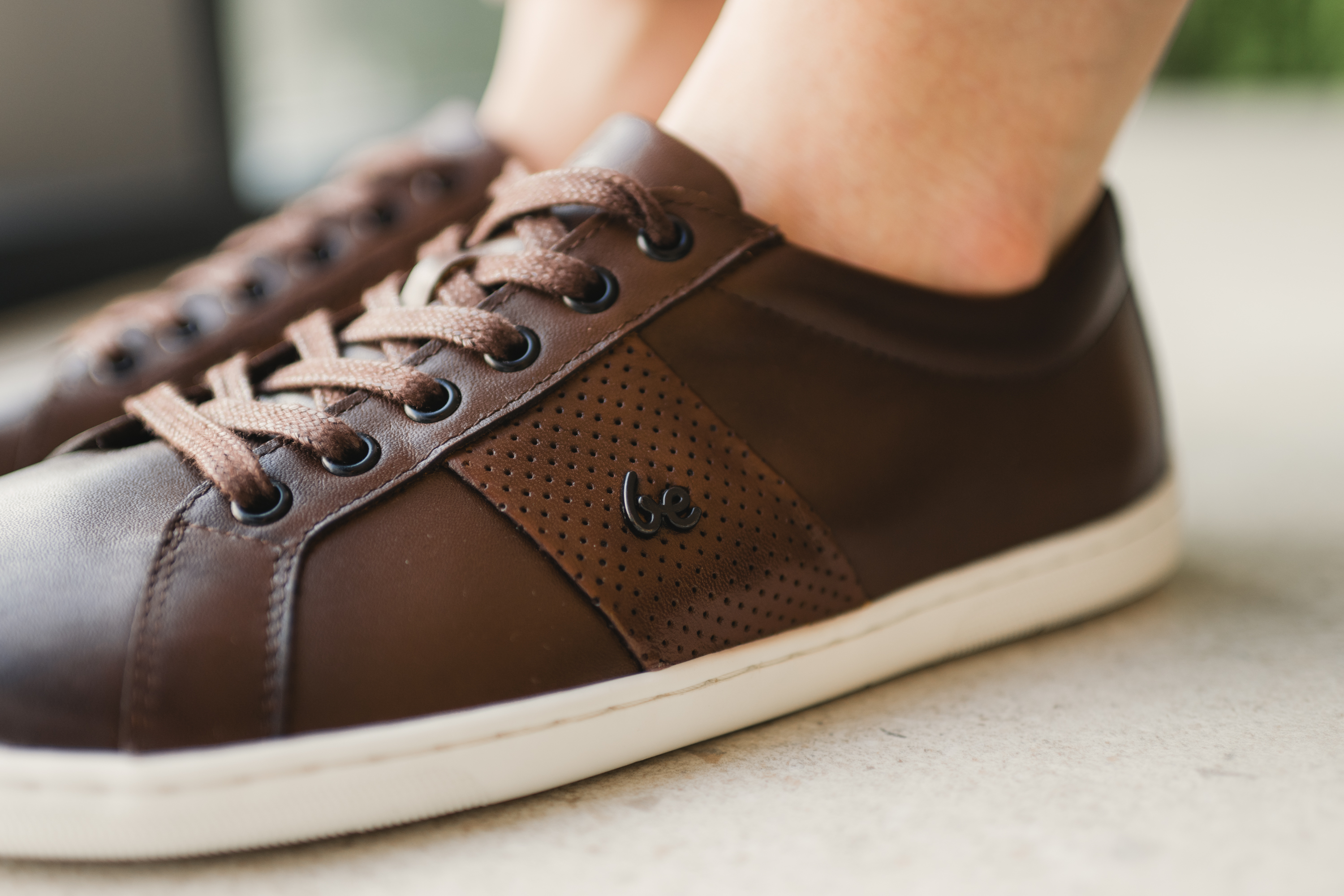 Barefoot scarpe Be Lenka Elite - Dark Brown.
sneakers per la città facilmente abbinabiliprodotte in pelle nappa di qualitàgrip progettato per il movimento di tutto il giorno con le scarpe barefootlavoro artigianale di precisione con attenzione ad ogni dettaglioelementi vivacizzanti sotto forma di una striscia e del logo in metallo “Be”
Vantaggi delle scarpe barefoot:
imitano perfettamente la camminata a piedi nudila forma anatomica della scarpa offre un ampio spazio per le ditalo zero drop della suola mantiene il tallone e la punta alla stessa altezza per una corretta posturala suola, con uno spessore di soli 4 mm, stimola le terminazioni nervosii materiali flessibili garantiscono una migliore funzionalità dei muscoli e delle tendinila leggerezza delle scarpe è una prevenzione contro la stanchezza dei piedi
Tipo: calzatura da città