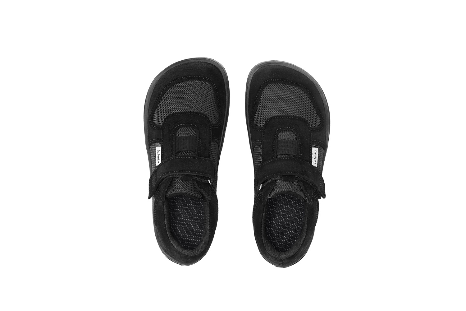 Barefoot scarpe sportive bambini Be Lenka Joy - All Black.
  le scarpe barefoot riproducono perfettamente la sensazione di camminare a piedi nudi come vorrebbe la natura  suola ricucita per una maggiore durata  la suola KidsComfort, grazie ai suoi solchi, garantisce una stabilità e un controllo perfetti ad ogni passo  calzata pratica grazie alla chiusura a velcro  scarpe basse e leggere con un’ allegra combinazione di pelle e tessuto  soletta rimovibile che drena benissimo l’umidità
I vantaggi della scarpa Barefoot:
  Suola ultra flessibile  Zero drop: il tallone e la punta sono alla stessa altezza per una corretta postura  Punta maggiorata per dita più rilassate  Scarpa leggera
Tipo: calzatura da città