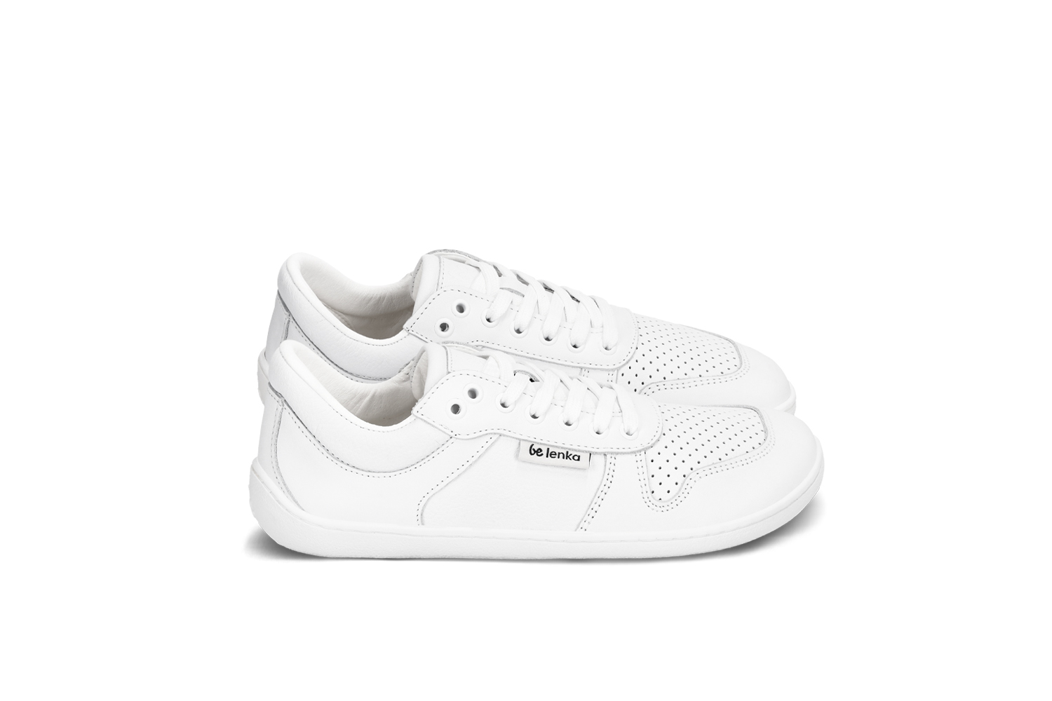 Barefoot scarpe sportive Be Lenka Champ 3.0 - All White.
Tomaia: Pelle nappaFodera: microfibraSuola: TR (UrbanComfort)Sottopiede: PU riciclato + cotone (rimovibile)Realizzato in Portogallo
la terza generazione di uno dei modelli più popolari Be Lenkai colori e il design delle sneakers sono facilmente abbinabili a molti outfitcolletto in pelle migliorato sul talloneocchielli aggiuntivi in metallo per lacci delle scarpePelle martellata su lato e tallone per un look ancora più elegantsuola cucita per una maggiore durata della scarpala suola UrbanComfort è creata per il comfort barefoot quotidianola nuova mescola TR è caratterizzata da un'eccellente resistenza all'abrasione pur mantenendo un'eccellente flessibilitàsuola cucita per una maggiore durata della scarpa
Vantaggi delle scarpe barefoot:
imita perfettamente la camminata a piedi nudila forma anatomica della scarpa offre una generosa libertà delle dita dei piediL'inclinazione zero della suola mantiene il tallone e le dita allineate per una corretta posturaSuola stimolante spessa 4 mm (senza tacchetti) attiva le terminazioni nervose del piedei materiali flessibili garantiscono una migliore funzionalità dei muscoli e dei tendini del piedeLeggerezza della scarpa per prevenire l'affaticamento del piede
Tipo: calzatura da città