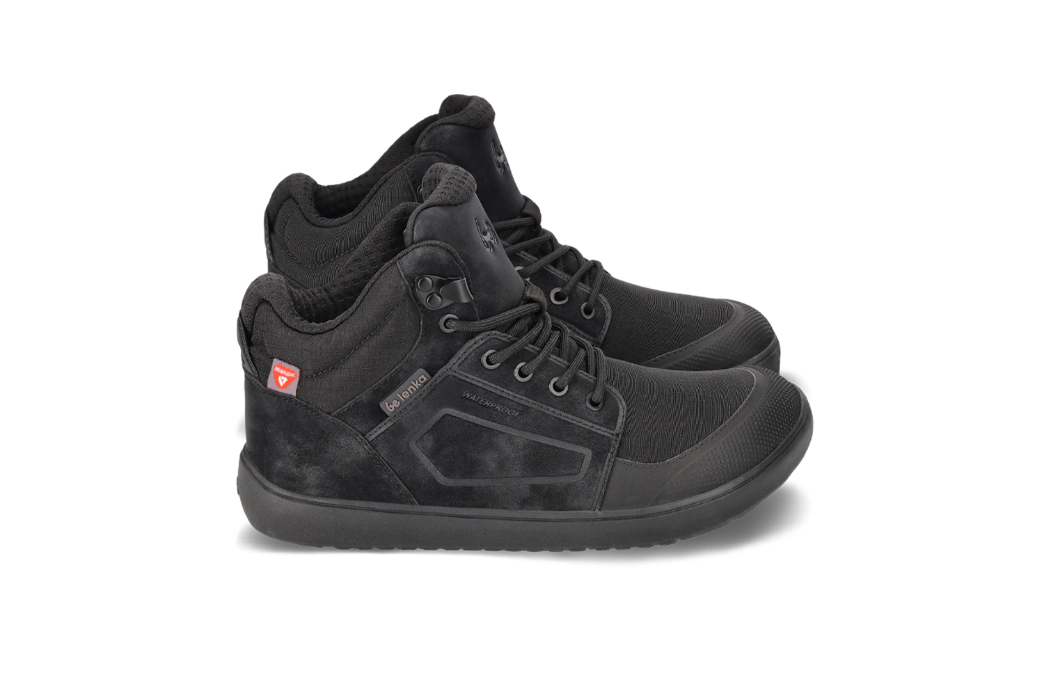 Barefoot scarpe Be Lenka ArcticEdge - All Black.
  le scarpe barefoot imitano perfettamente la camminata a piedi nudi, proprio come previsto dalla natura  tomaia tecnica in resistente materiale ripstop + TPU + PU  membrana impermeabile traspirante e ottime proprietà isolanti (ogni paio supera un test di impermeabilità)  versatile suola invernale ThermoGrip Neo con battistrada antiscivolo ed eccellente flessibilità  la fodera e il plantare Primaloft combinano leggerezza, eccezionali proprietà termiche e resistenza all'acqua  Puntale resistente
Vantaggi delle scarpe a piedi nudi:
  suola flessibile  zero drop: tallone e punta a filo per una postura corretta  alloggiamento spazioso per le dita dei piedi  scarpa leggera
Tipo: vychádzková obuv