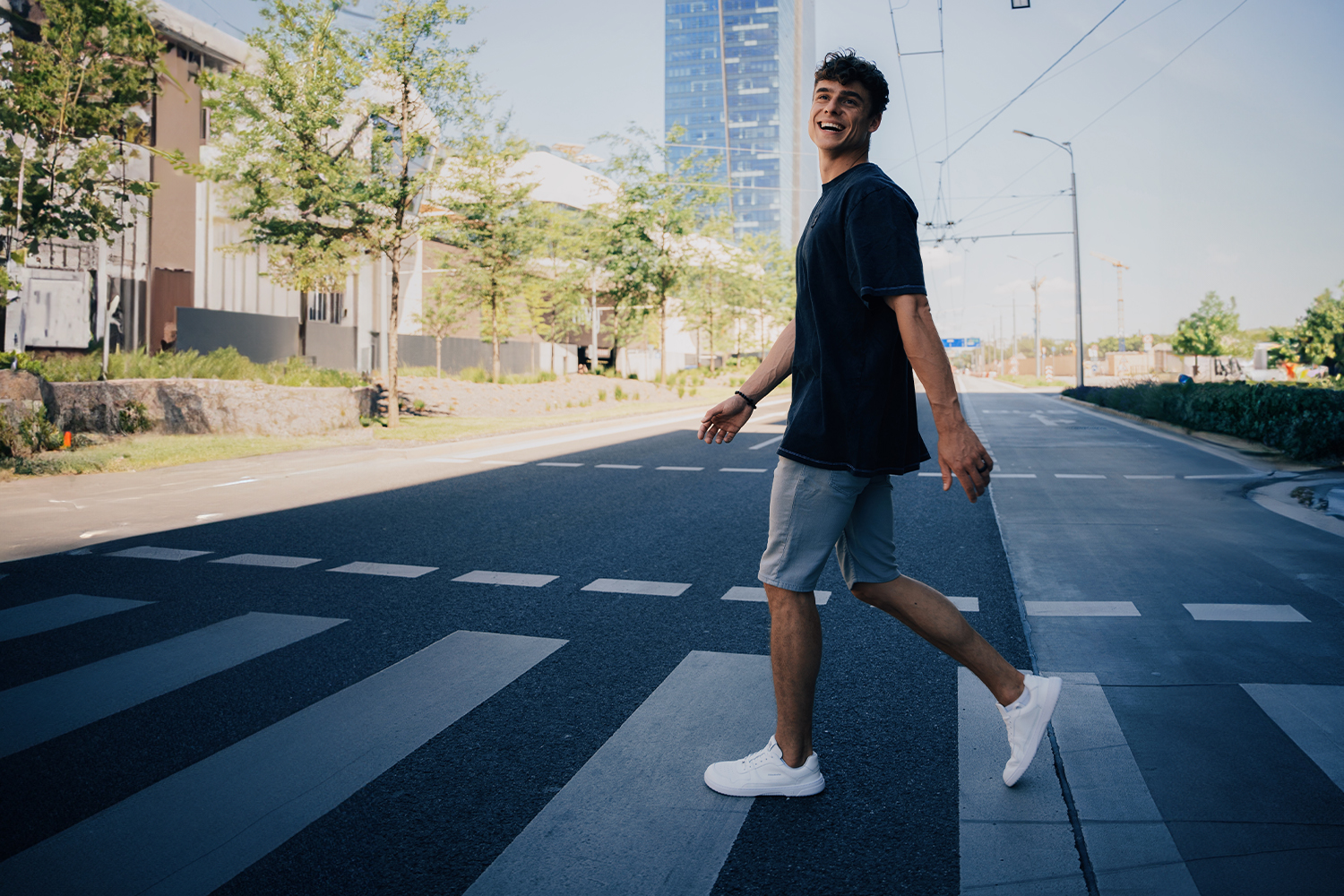 Barefoot Sneakers Barebarics Zing - All White - Leather.
Forma anatomica: le scarpe rispettano la forma del piede.
Più informazioni
calzatura da cittàdesign urbano modernoprogettato e realizzato a mano con materiali locali e sostenibili nell’Unione Europeaottima resistenza e consistenza del coloretecnologia Dermodry Coolmax® per il drenaggio dell’umiditàdisponibile nella taglia 36-47 (secondo le misure UE)