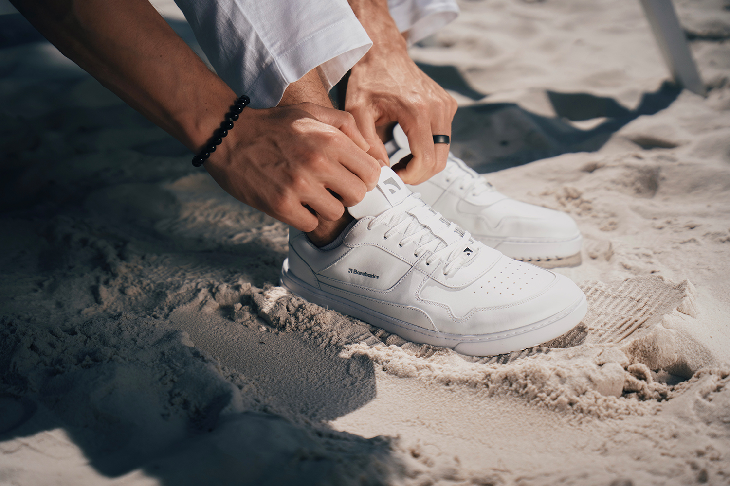 Barefoot Sneakers Barebarics Zing - All White - Leather.
Forma anatomica: le scarpe rispettano la forma del piede.
Più informazioni
calzatura da cittàdesign urbano modernoprogettato e realizzato a mano con materiali locali e sostenibili nell’Unione Europeaottima resistenza e consistenza del coloretecnologia Dermodry Coolmax® per il drenaggio dell’umiditàdisponibile nella taglia 36-47 (secondo le misure UE)