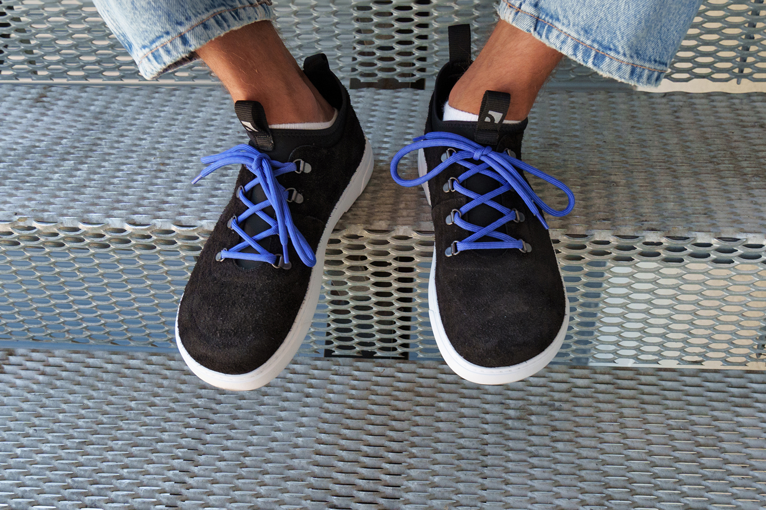 Barefoot Sneakers Barebarics Bronx - Black.
Le sneaker Barebarics sono prodotte utilizzando processi che riducono al minimo l'impatto sull'ambiente.
  La tomaia è composta da pelle e tessuto  La fodera è prodotta in lycra e microfibra  La suola è prodotta in gomma morbida sintetica ed è molto resistente all’usura.




Attributi barefoot
    Forma anatomica – la scarpa sportiva ricalca la forma del piede.

Più informazioni
calzatura da cittàdesign urbano modernoprogettato e realizzato a mano con materiali locali e sostenibili nell’Unione Europeaottima resistenza e consistenza del coloredisponibile nella taglia 36-47 (secondo le misure UE)