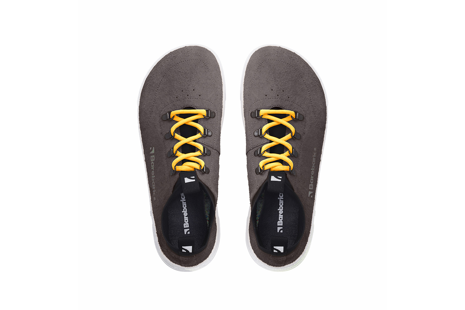 Barefoot Sneakers Barebarics Bronx - Midnight Black.
Le sneaker Barebarics sono prodotte utilizzando processi che riducono al minimo l'impatto sull'ambiente.
  La tomaia è composta da pelle e tessuto  La fodera è prodotta in lycra e microfibra  La suola è prodotta in gomma morbida sintetica ed è molto resistente all’usura.




Attributi barefoot
    Forma anatomica – la scarpa sportiva ricalca la forma del piede.

Più informazioni
calzatura da cittàdesign urbano modernoprogettato e realizzato a mano con materiali locali e sostenibili nell’Unione Europeaottima resistenza e consistenza del coloredisponibile nella taglia 36-47 (secondo le misure UE)