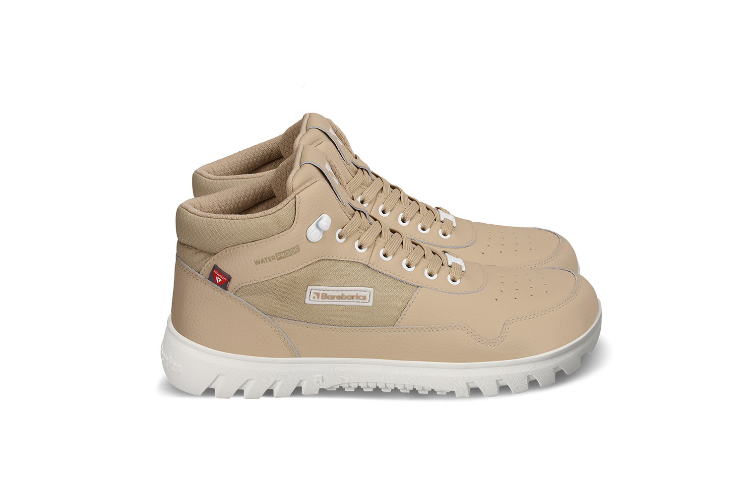 Barefoot scarpe Barebarics UrbanEdge - Beige.
 Le scarpe barefoot imitano perfettamente la camminata a piedi nudi, esattamente come progettato dalla naturaMembrana impermeabile e traspirante (ogni paio è testato per la resistenza all'acqua)La suola Barebarics PowerGrip è dotata di un battistrada che sostiene la tua camminata e previene lo scivolamentoLa tecnologia Primaloft utilizzata è il top tra i materiali termo-isolantiIl logo Barebarics è posizionato sulla scarpa, sui ganci, sui lacci o sulla suolaLa linguetta a soffietto assicura una calzata facile e impedisce l'ingresso di neve o sporciziaScarpe barefoot unisex per i giorni più freddiPer il massimo comfort, si consiglia di abbinarle a calze di cotone
Vantaggi delle scarpe barefoot:
Suola flessibileZero drop: tallone e punta allo stesso livello per una corretta posturaPunta spaziosa per le ditaScarpe leggere