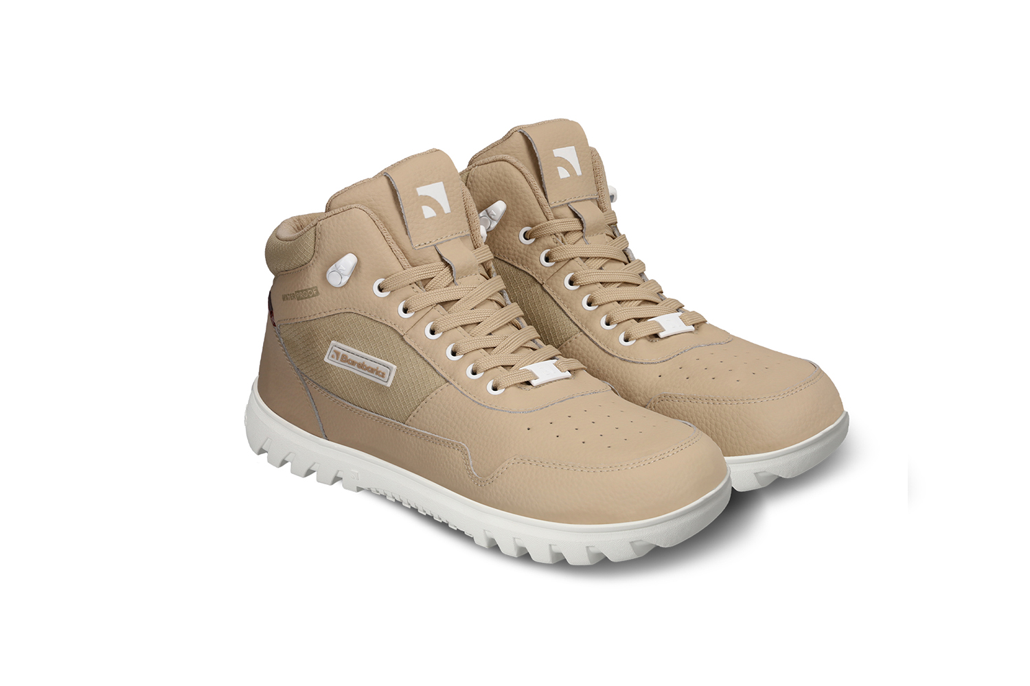 Barefoot scarpe Barebarics UrbanEdge - Beige.
 Le scarpe barefoot imitano perfettamente la camminata a piedi nudi, esattamente come progettato dalla naturaMembrana impermeabile e traspirante (ogni paio è testato per la resistenza all'acqua)La suola Barebarics PowerGrip è dotata di un battistrada che sostiene la tua camminata e previene lo scivolamentoLa tecnologia Primaloft utilizzata è il top tra i materiali termo-isolantiIl logo Barebarics è posizionato sulla scarpa, sui ganci, sui lacci o sulla suolaLa linguetta a soffietto assicura una calzata facile e impedisce l'ingresso di neve o sporciziaScarpe barefoot unisex per i giorni più freddiPer il massimo comfort, si consiglia di abbinarle a calze di cotone
Vantaggi delle scarpe barefoot:
Suola flessibileZero drop: tallone e punta allo stesso livello per una corretta posturaPunta spaziosa per le ditaScarpe leggere